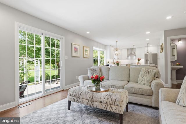 271 SAXONY DR, Newtown, PA 18940