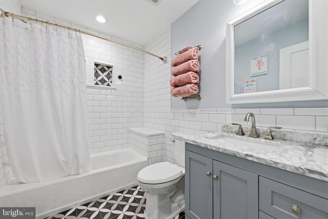 271 SAXONY DR, Newtown, PA 18940