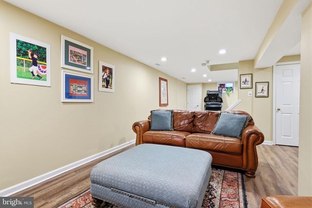 271 SAXONY DR, Newtown, PA 18940