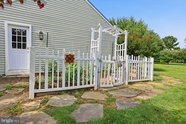 271 SAXONY DR, Newtown, PA 18940