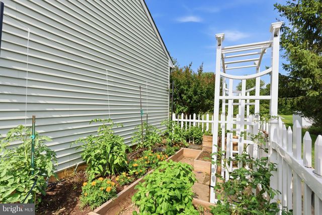 271 SAXONY DR, Newtown, PA 18940