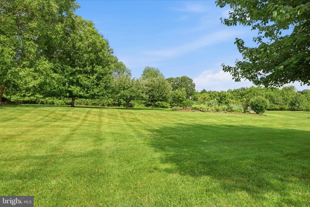 271 SAXONY DR, Newtown, PA 18940