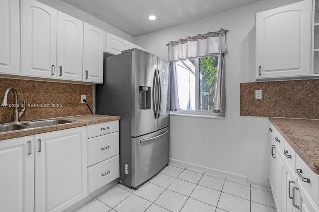 601 SW 64th Pkwy, Pembroke Pines, FL 33023