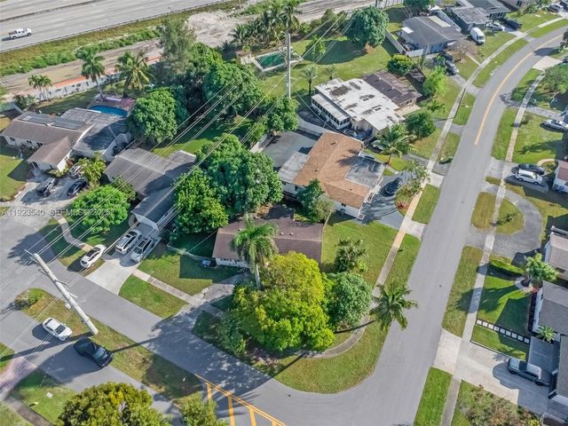 601 SW 64th Pkwy, Pembroke Pines, FL 33023