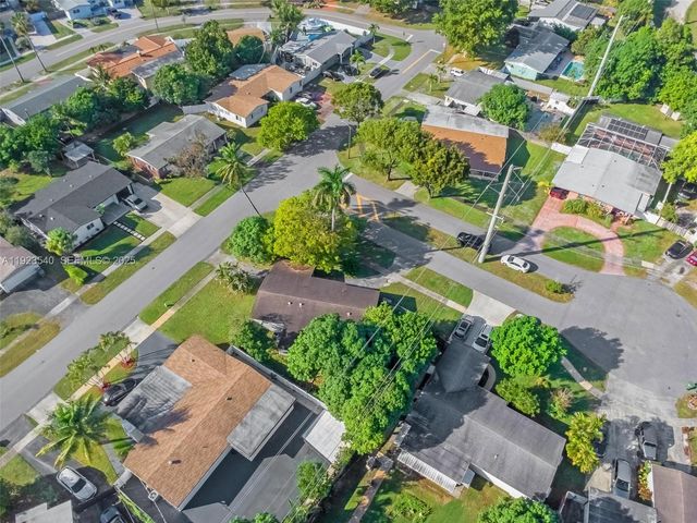 601 SW 64th Pkwy, Pembroke Pines, FL 33023