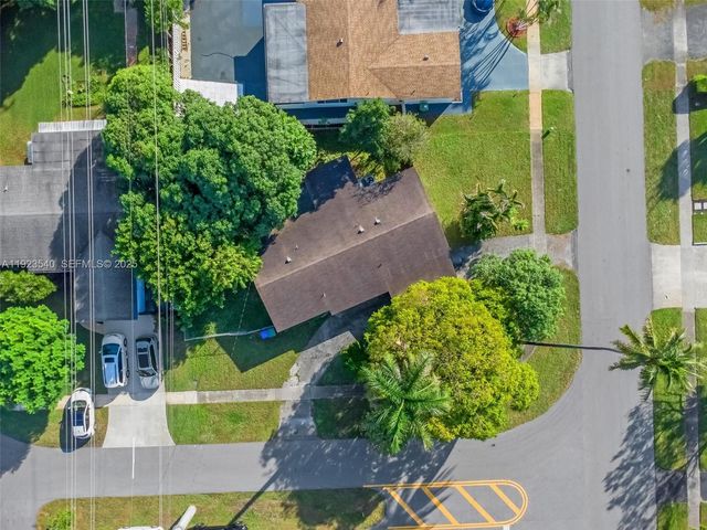 601 SW 64th Pkwy, Pembroke Pines, FL 33023