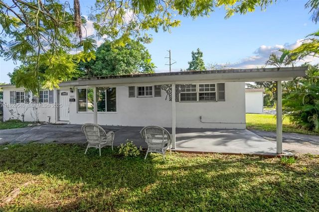 601 SW 64th Pkwy, Pembroke Pines, FL 33023