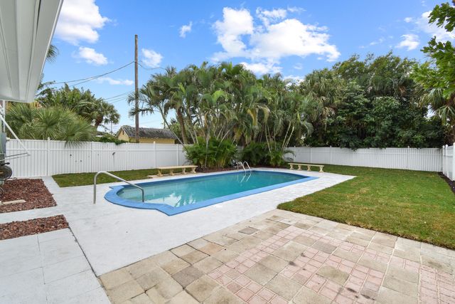 214 Seville Road, West Palm Beach, FL 33405