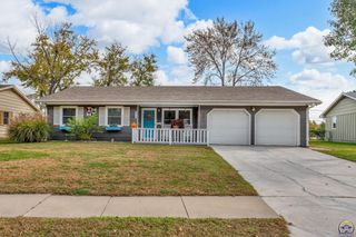 4236 SW Twilight DR, Topeka, KS 66614