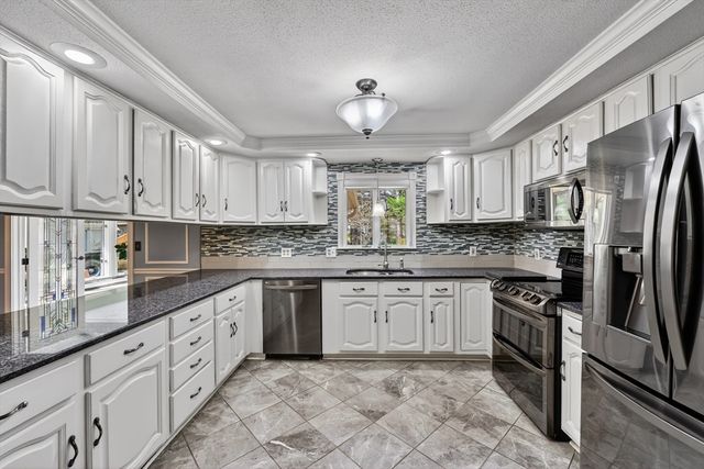 24 Orchard St, Berkley, MA 02779