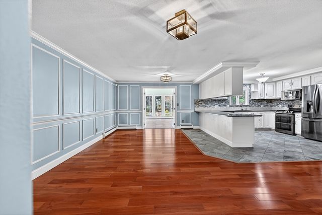 24 Orchard St, Berkley, MA 02779