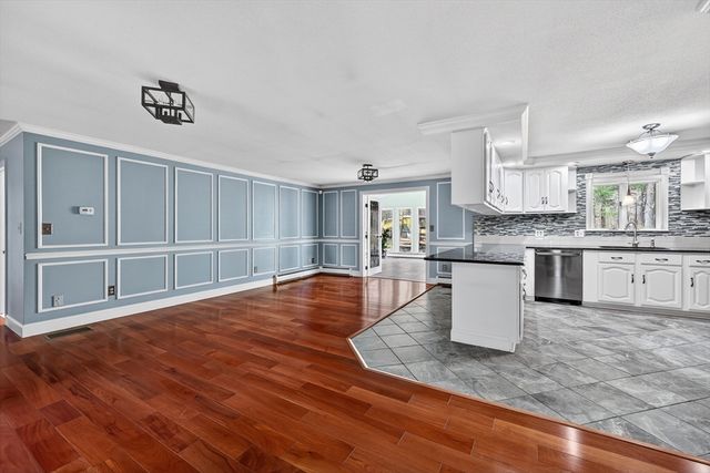 24 Orchard St, Berkley, MA 02779