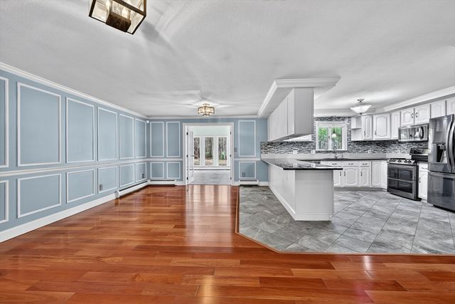 24 Orchard St, Berkley, MA 02779