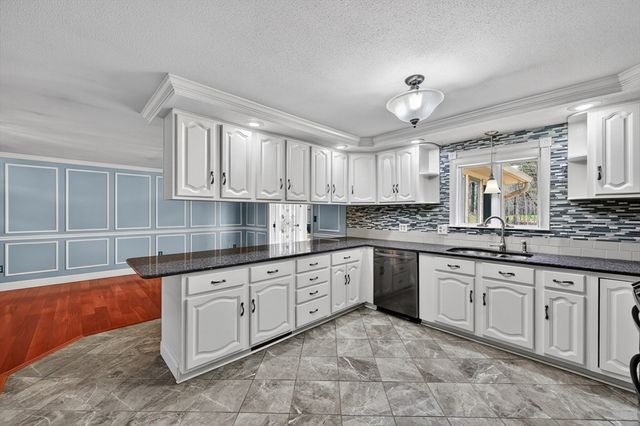 24 Orchard St, Berkley, MA 02779