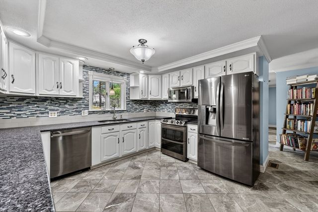 24 Orchard St, Berkley, MA 02779