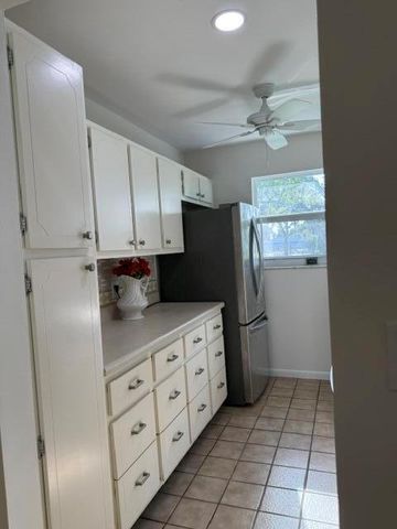 7293 W Oakridge Circle, Lake Worth, FL 33462