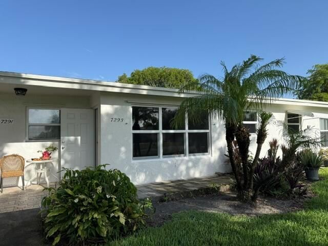 7293 W Oakridge Circle, Lake Worth, FL 33462