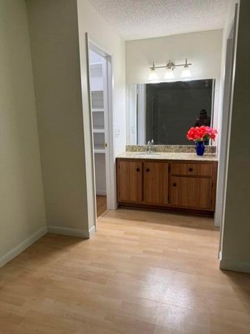 7293 W Oakridge Circle, Lake Worth, FL 33462