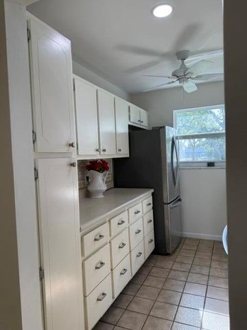 7293 W Oakridge Circle, Lake Worth, FL 33462