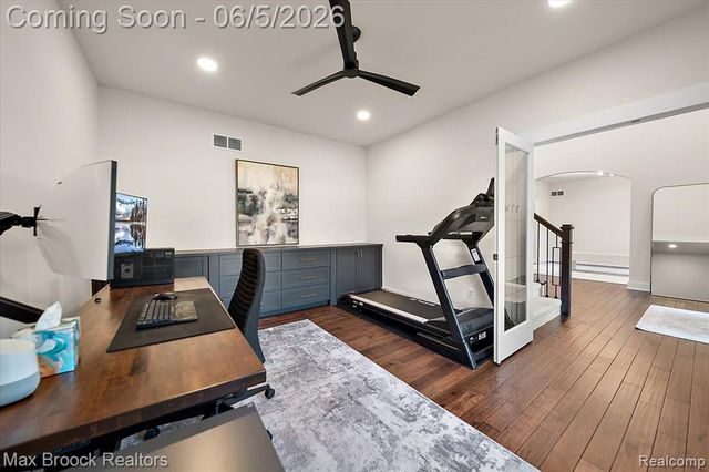 1942 Nottingham Drive, Rochester Hills, MI 48307