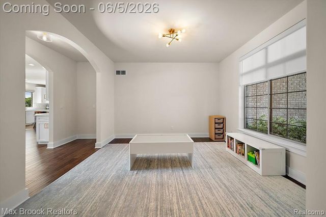 1942 Nottingham Drive, Rochester Hills, MI 48307