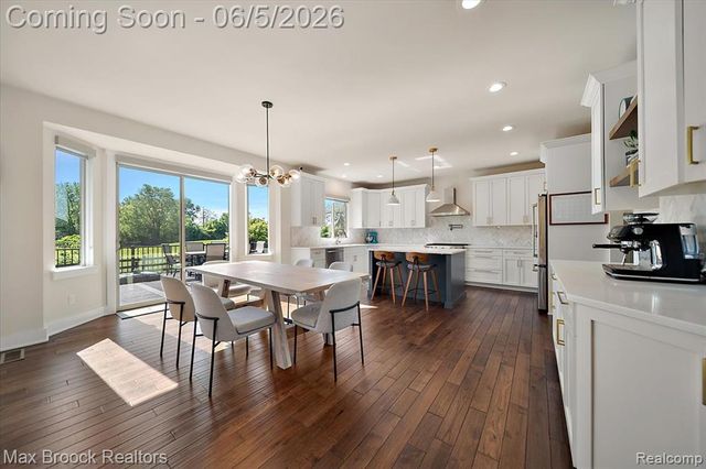 1942 Nottingham Drive, Rochester Hills, MI 48307