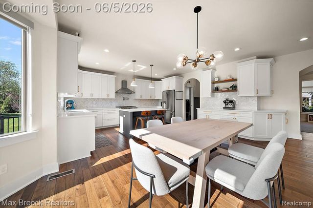 1942 Nottingham Drive, Rochester Hills, MI 48307