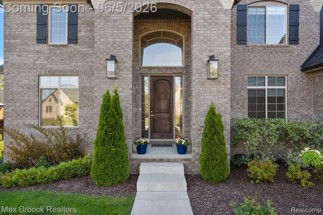 1942 Nottingham Drive, Rochester Hills, MI 48307