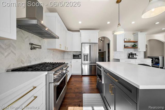 1942 Nottingham Drive, Rochester Hills, MI 48307
