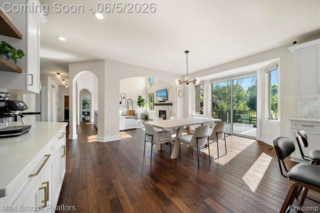 1942 Nottingham Drive, Rochester Hills, MI 48307