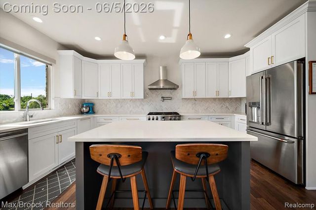 1942 Nottingham Drive, Rochester Hills, MI 48307