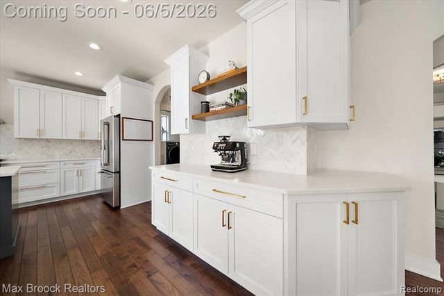 1942 Nottingham Drive, Rochester Hills, MI 48307