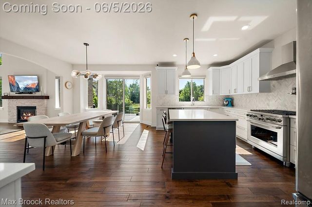 1942 Nottingham Drive, Rochester Hills, MI 48307