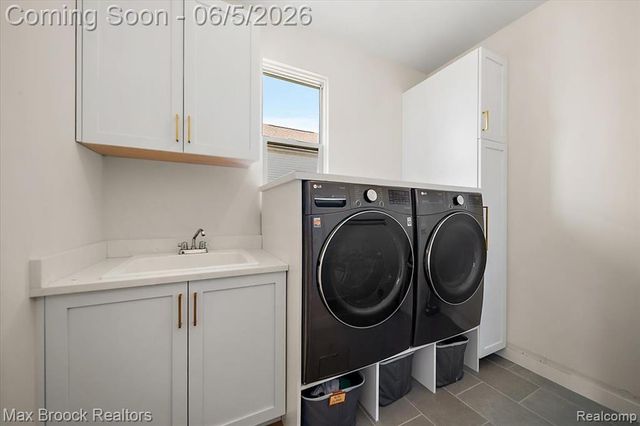 1942 Nottingham Drive, Rochester Hills, MI 48307