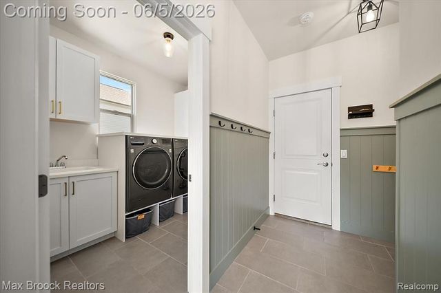 1942 Nottingham Drive, Rochester Hills, MI 48307