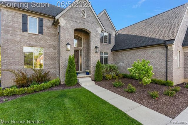 1942 Nottingham Drive, Rochester Hills, MI 48307