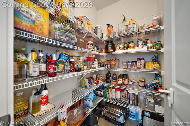 1942 Nottingham Drive, Rochester Hills, MI 48307