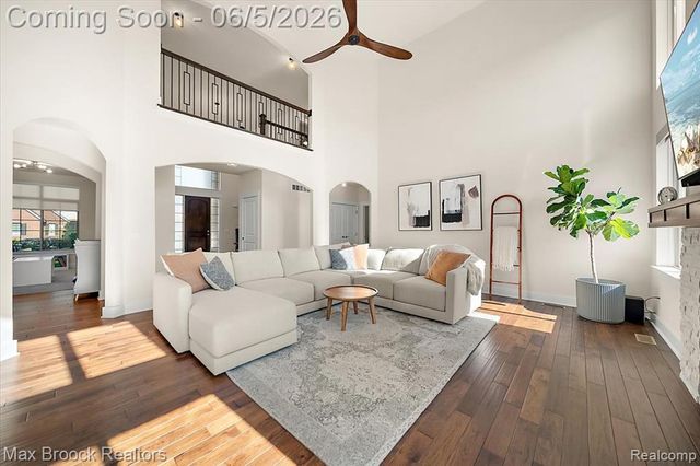 1942 Nottingham Drive, Rochester Hills, MI 48307