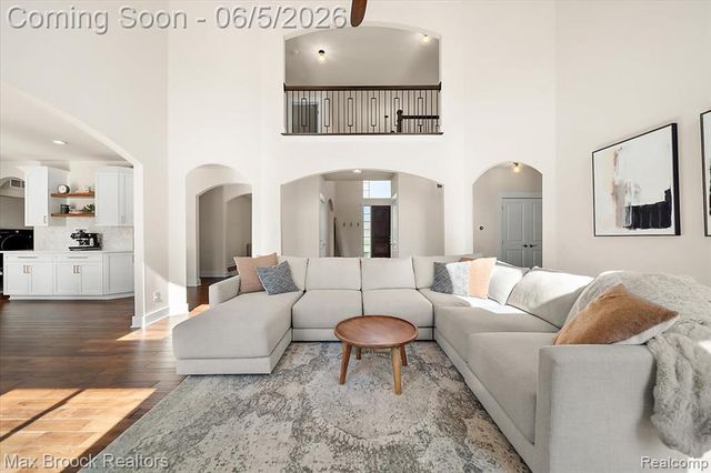 1942 Nottingham Drive, Rochester Hills, MI 48307
