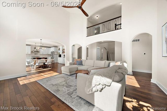 1942 Nottingham Drive, Rochester Hills, MI 48307
