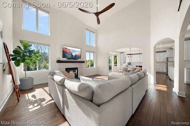 1942 Nottingham Drive, Rochester Hills, MI 48307