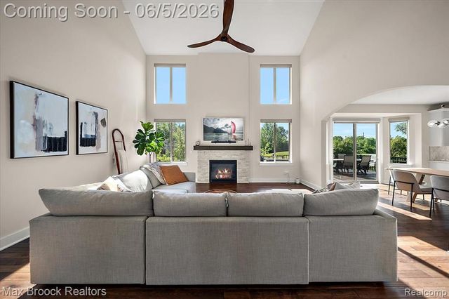 1942 Nottingham Drive, Rochester Hills, MI 48307