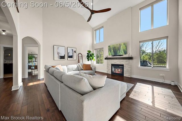 1942 Nottingham Drive, Rochester Hills, MI 48307