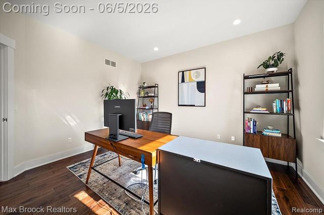 1942 Nottingham Drive, Rochester Hills, MI 48307