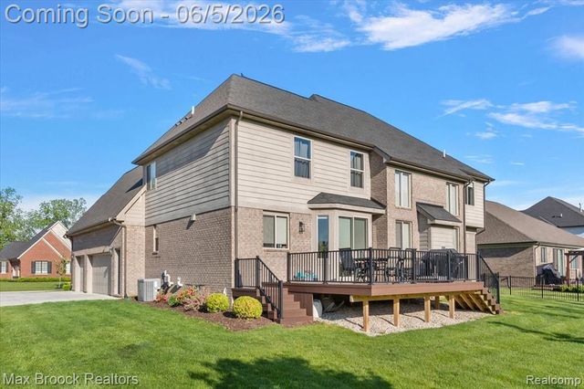 1942 Nottingham Drive, Rochester Hills, MI 48307
