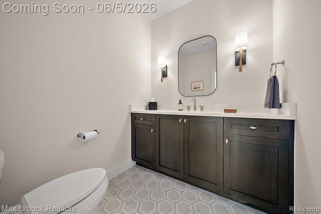 1942 Nottingham Drive, Rochester Hills, MI 48307