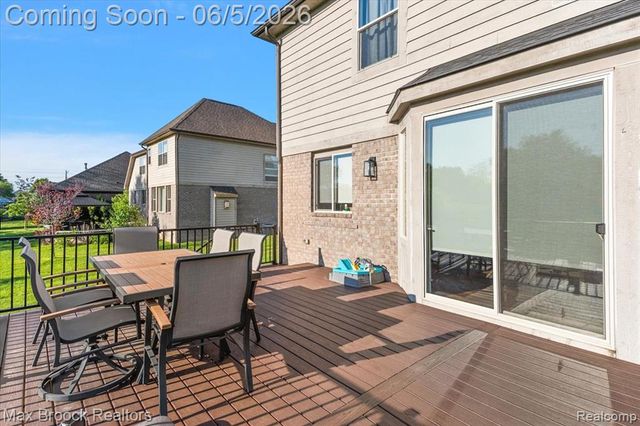 1942 Nottingham Drive, Rochester Hills, MI 48307