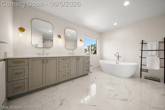 1942 Nottingham Drive, Rochester Hills, MI 48307