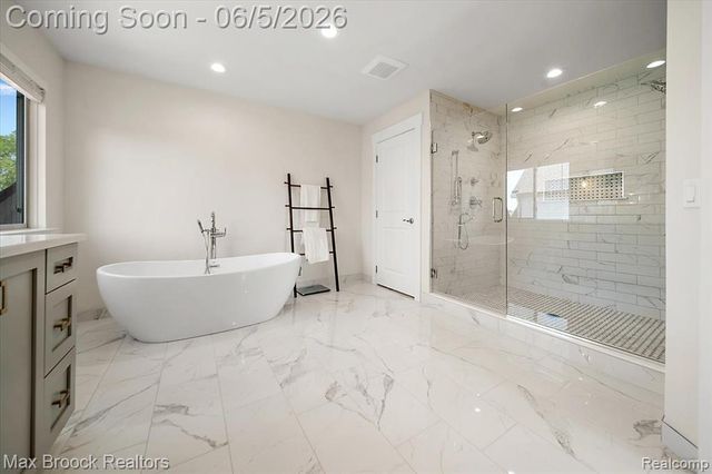 1942 Nottingham Drive, Rochester Hills, MI 48307