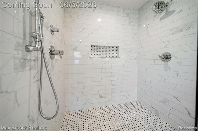 1942 Nottingham Drive, Rochester Hills, MI 48307